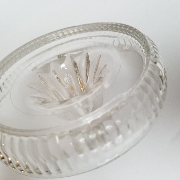 Vintage Clear Ribbed Glass Juicer Reamer 6" x 5.5" Citrus L9 - Picture 9 of 11